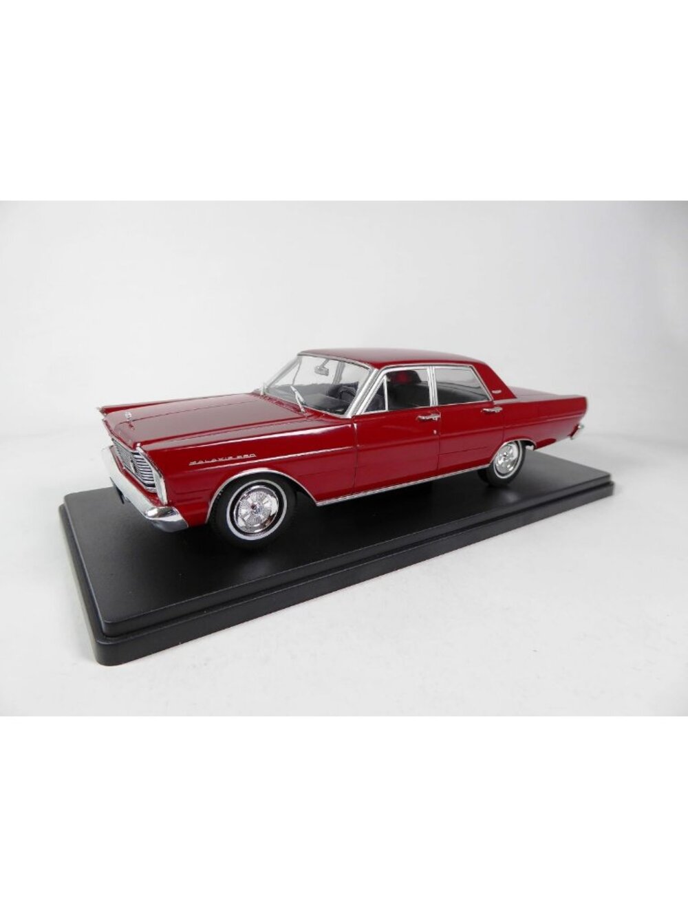 1965 Ford Galaxie 500 Miniature Car Model 1/24 Scale Collectible Toy Vehicle